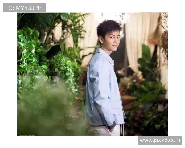 年轻足球明星的颜值魅力与青春风采的完美结合